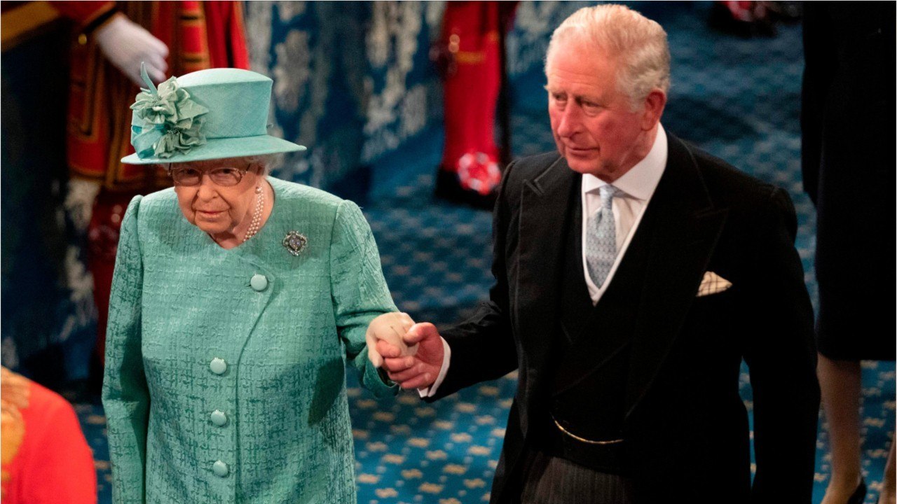 GALA VIDEO - Coronavirus : « Tout le monde est terrifié pour Elizabeth II et le prince Philip "