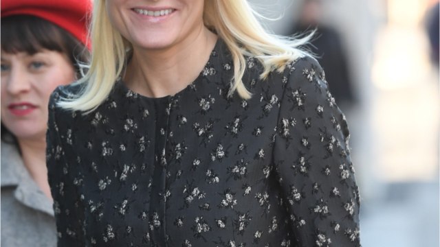 GALA VIDEO - PHOTO – La princesse Mette-Marit de Norvège partage des clichés de ses vacances romantiques au ski