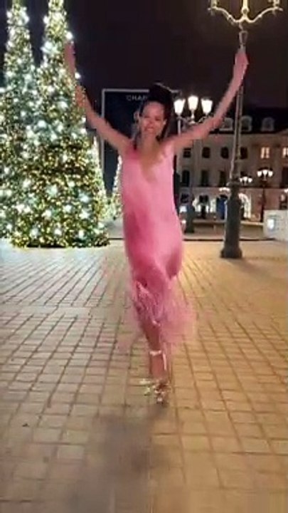 Marta Sierra con ropa de Claro Couture