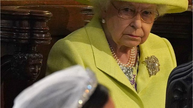 GALA VIDEO - Meghan Markle et Harry pas épargnés par la crise, ils ne pourront pas rentrer en Angleterre de sitôt !
