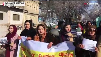 Afgan kadınlar, Taliban'ın baskı yönetimini protesto etti