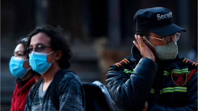 GALA VIDEO - Meghan Markle confinée au Canada : ces embrassades en Grande-Bretagne qu’elle doit regretter