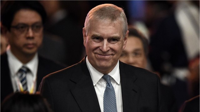 GALA VIEDO - Shocking ! Le prince Andrew a fait asseoir une de ses conquêtes sur le trône de la reine