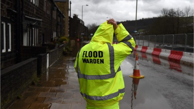 GALA VIDEO - La reine obligée de renoncer à aller à l’église… pour des raisons de sécurité