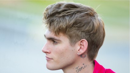 GALA VIDEO - Cindy Crawford, maman dépassée ? Son fils se fait tatouer… le visage !