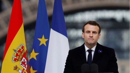 GALA VIDEO - Emmanuel Macron ou Superman ? La photo qui amuse la toile en pleine crise