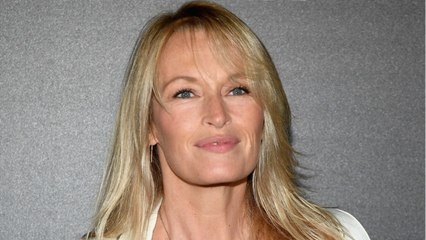 GALA VIDEO - PHOTO – Estelle Lefébure prend la pose dans son bain sous l’oeil de sa fille Ilona Smet