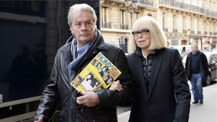 GALA VIDÉO - Alain Delon explique pourquoi il ne s’est marié qu’une fois