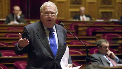 GALA VIDEO - Mort de Michel Charasse : comment il a aidé Johnny Hallyday lors de ses ennuis avec le fisc
