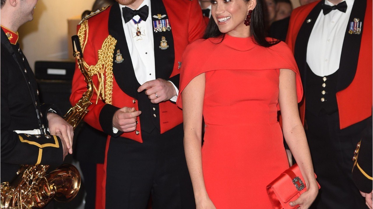 GALA VIDEO - Meghan Markle et Harry unis dans la couleur pour un de leurs derniers engagements