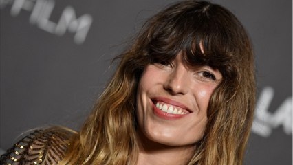 GALA VIDEO - PHOTO - Lou Doillon avec son fils au défilé Gucci : il est son portrait craché