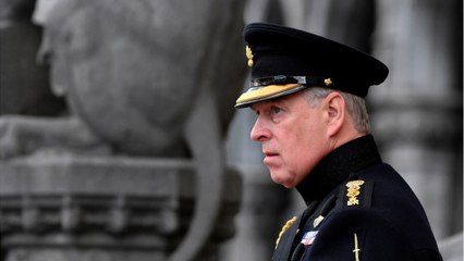 GALA VIDEO - Le prince Andrew rabaissé pour son anniversaire : la reine Elizabeth II lui a retiré son titre d’Altesse Royale dans ses souhaits