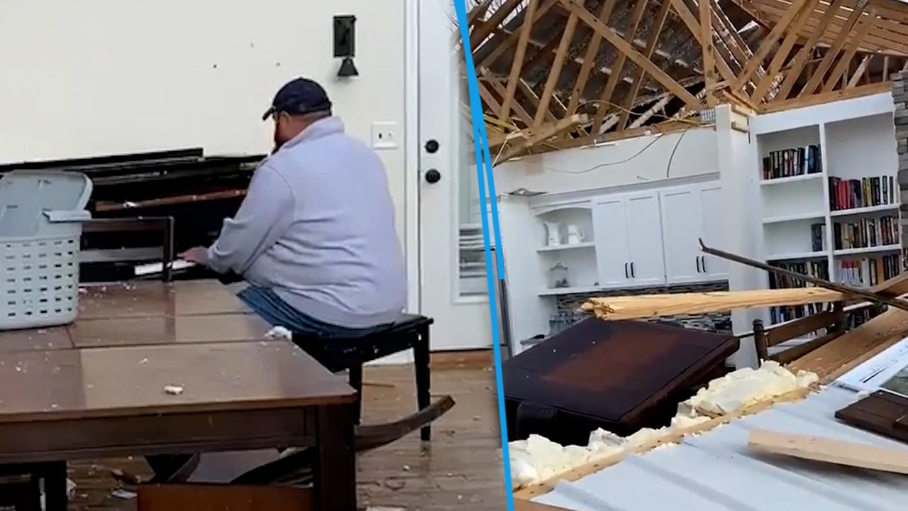 Tornades aux Etats-Unis : un homme joue du piano dans les décombres de sa maison