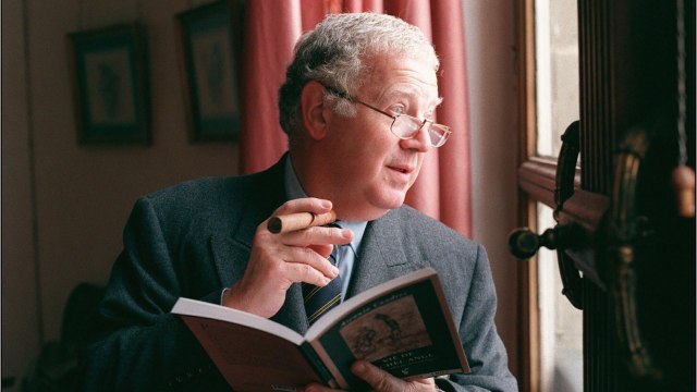 GALA VIDEO - Mort de Michel Charasse : pourquoi il n’était pas rentré dans l’église lors des obsèques de François Mitterrand ?