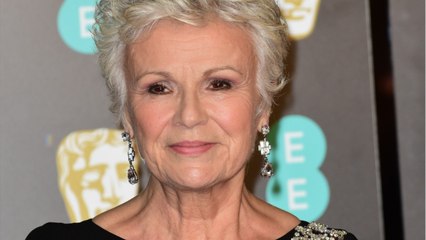 GALA VIDEO - L’actrice Julie Walters (Harry Potter) révèle se battre contre un cancer
