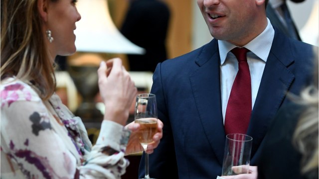 GALA VIDEO - Divorce de Peter Phillips : le petit-fils d’Elizabeth II tente de faire bonne figure à l’autre bout du monde