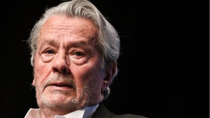 GALA VIDEO - Alain Delon : le bel hommage de la mère de ses enfants pour la Saint-Valentin