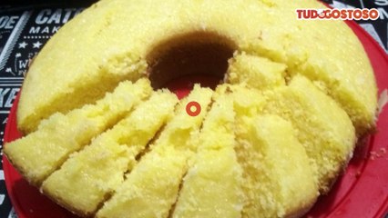 Bolo de farinha de milho no liquidificador