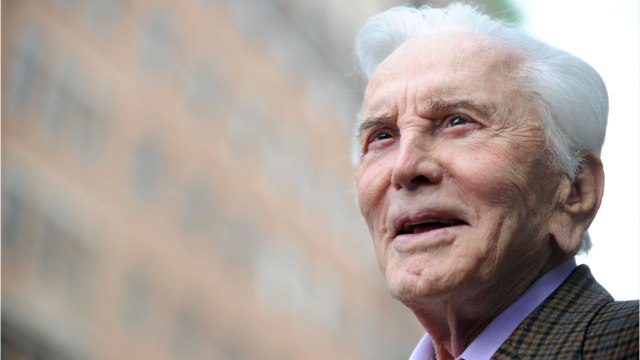GALA VIDÉO – Mort de Kirk Douglas : sa belle-fille Catherine Zeta-Jones publie un cliché émouvant