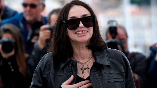 GALA VIDEO - Béatrice Dalle contrainte d’annuler un engagement pour raisons familiales