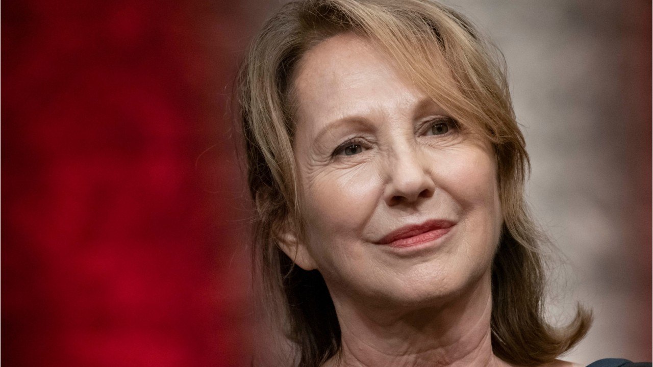 GALA VIDEO - Nathalie Baye va "vraiment mieux" : elle sort de son silence après son hospitalisation