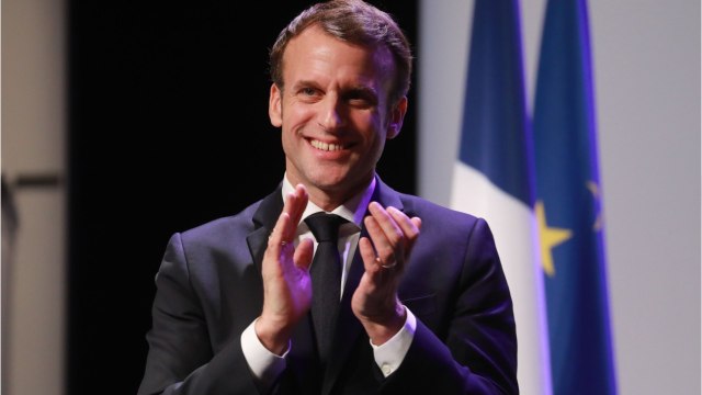 GALA VIDEO - Emmanuel Macron réagit après la polémique du t-shirt LBD : “La violence, elle est dans la société”
