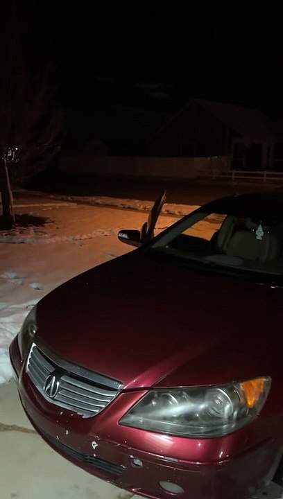 Il pense être plus fort qu'une plaque de verglas... presque