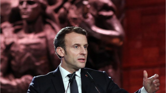 GALA VIDÉO - Emmanuel Macron est « en même temps Elizabeth II et Meghan Markle : cette analyse qui surprend !