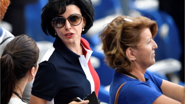 GALA VIDEO - Rachida Dati abordée comme « une star : « Les gens veulent la voir, la toucher