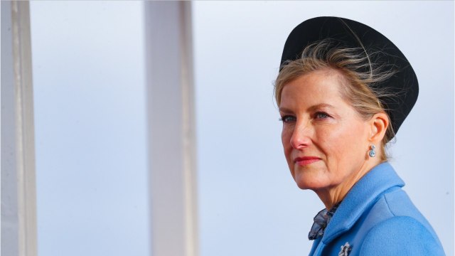 GALA VIDEO - Harry et Meghan, déjà aux oubliettes ? Après le Megxit, Sophie de Wessex s’impose comme le nouveau visage de la Couronne