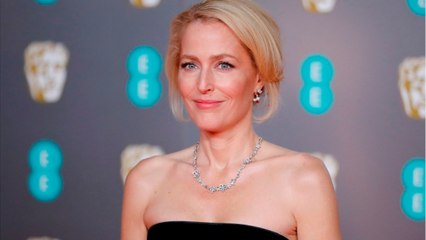 GALA VIDEO - PHOTO - The Crown : Gillian Anderson, une Margaret Thatcher plus vraie que nature