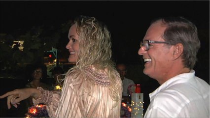GALA VIDÉO - EXCLU - Johnny Hallyday : la photo de sa nouvelle tombe à Saint-Barth