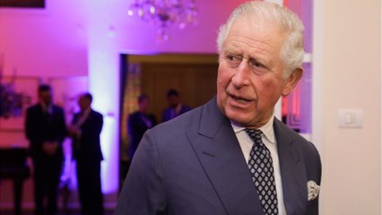 GALA VIDEO - Incident diplomatique : le prince Charles ne serre pas la main du vice-président américain Mike Pence