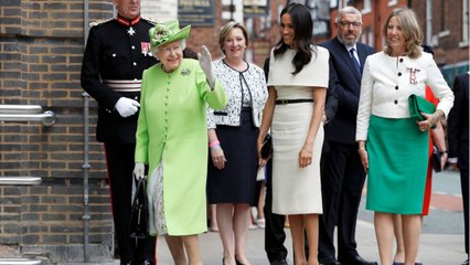 GALA VIDÉO - Extrême méfiance d’Elizabeth II envers Meghan Markle : elle n’a pas été prise au téléphone à Sandringham !