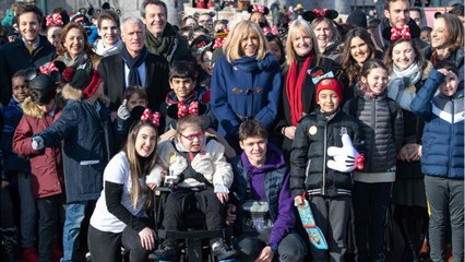 GALA  VIDÉO - Brigitte Macron, coquette jusqu’au bout des ongles à DisneyLand