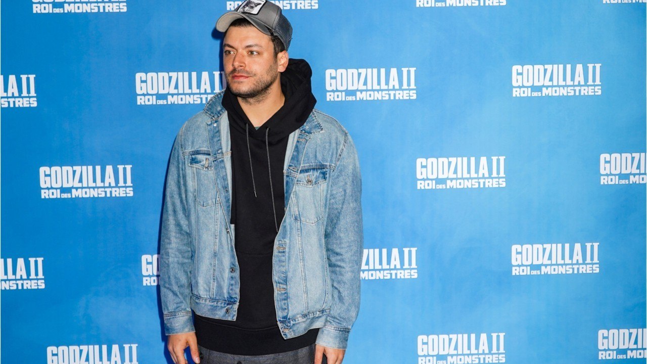 GALA VIDEO - PHOTO – Kev Adams se rase la tête, ses fans ne le reconnaissent pas !