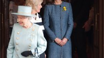 GALA VIDEO - Elizabeth II utilise Kate Middleton pour rabrouer Meghan Markle et Harry