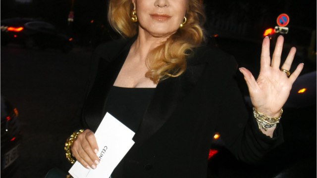 GALA VIDÉO – Sylvie Vartan se moque de faire les affaires de Laeticia Hallyday : « Je ne pense pas qu'elle soit riche de toute façon