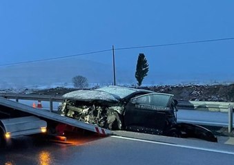 AFYONKARAHİSAR - Duvara çarpan otomobildeki çocuk öldü, 6 kişi yaralandı