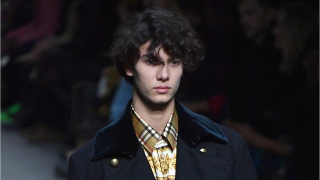 GALA VIDEO - Nikolaï de Danemark : le très sexy petit-fils de la reine Margrethe s’engage avec sa fiancée