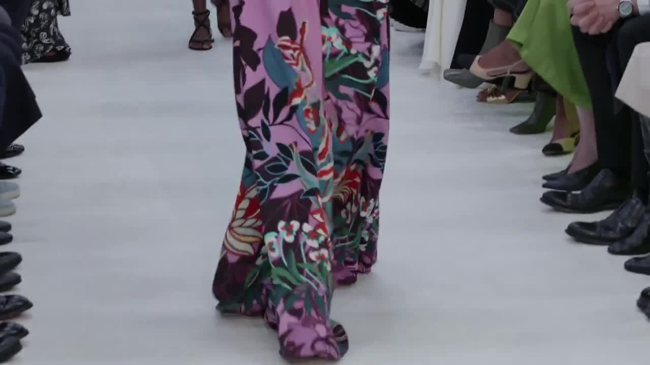 GALA VIDEO - DÉFILÉ VALENTION SS20