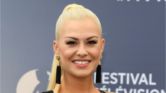 GALA VIDEO - Katrina Patchett de Danse avec les Stars topless… attention aux coups de soleil !