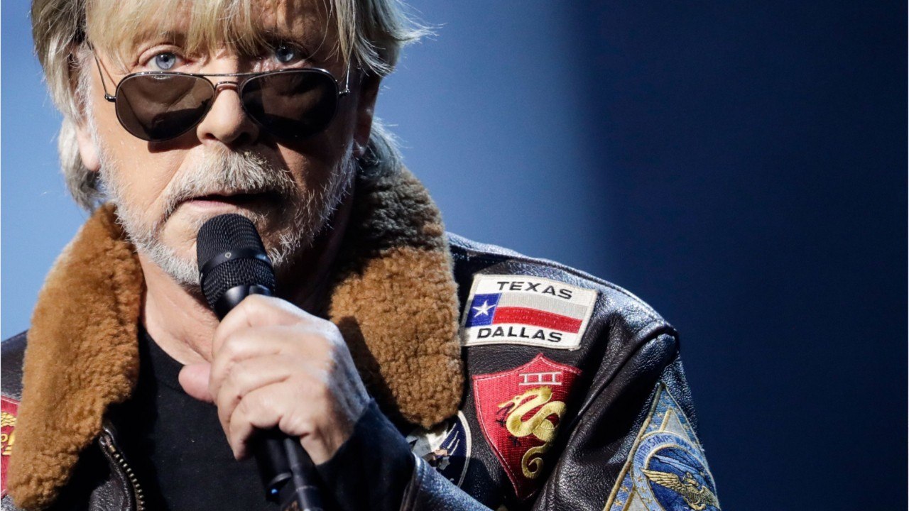 GALA VIDÉO -  Renaud : sa fille Lolita partage une rare photo de son père et son ex, Renan Luce