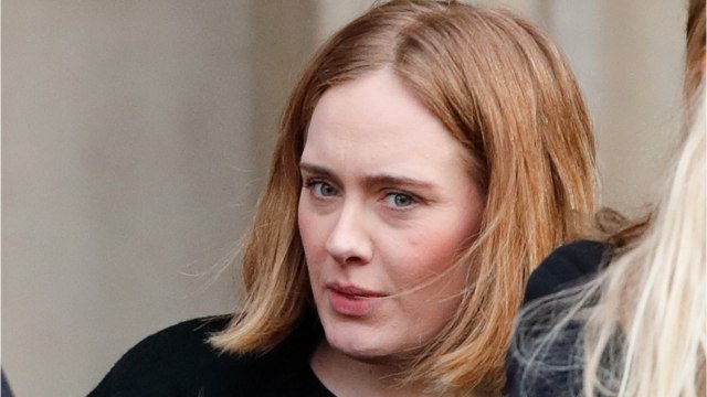 GALA VIDEO - Adele, plus mince que jamais : elle révèle avoir perdu 45 kilos