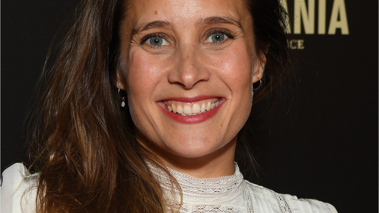 GALA VIDEO : Julie de Bona (Peur sur le lac) : "Mon mari est le plus beau !"