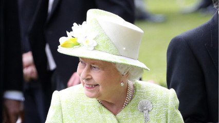 GALA VIDEO - Elizabeth II “horrifiée” après une drôle d’invasion à Buckingham Palace
