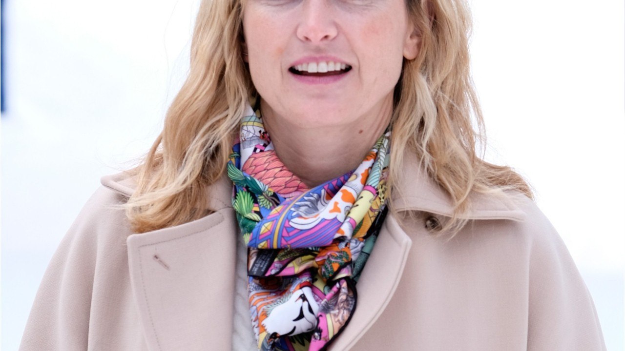 GALA VIDEO - Julie Gayet : ces visites à l’hôpital qui ont marqué son enfance