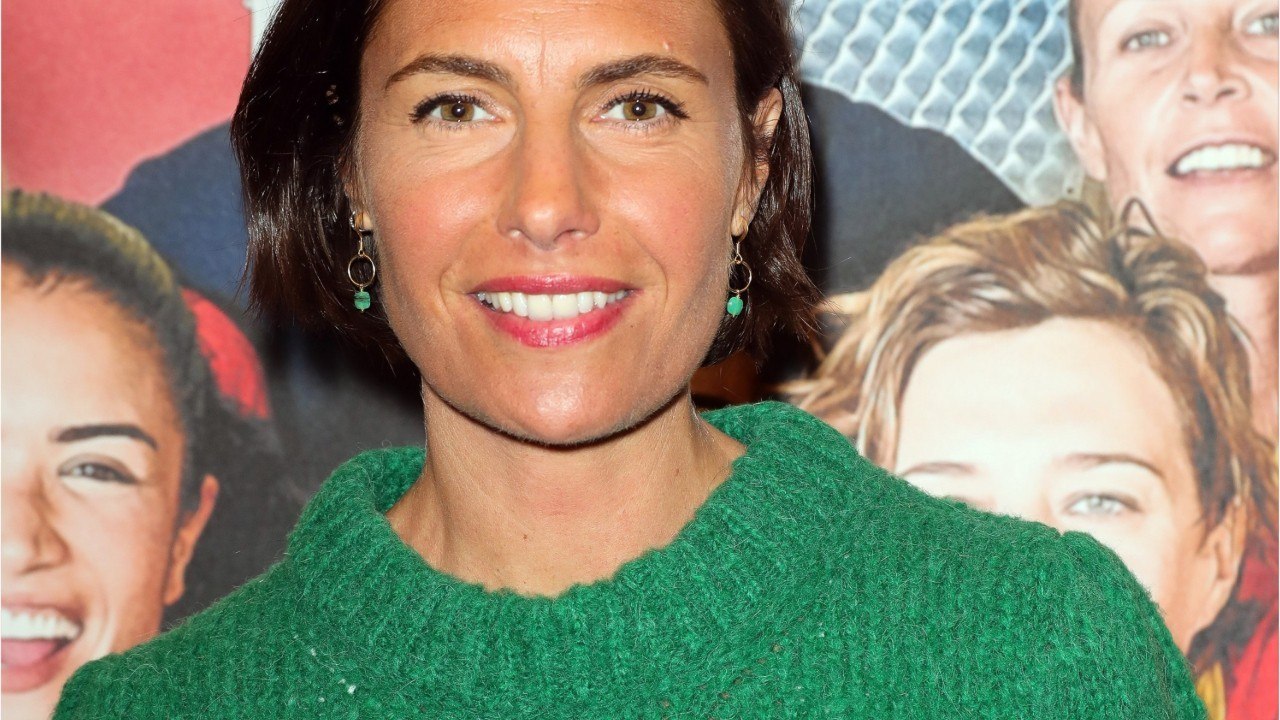 GALA VIDÉO - Alessandra Sublet et sa sœur célèbrent la nouvelle année en maillot de bain : les deux naïades sont sublimes