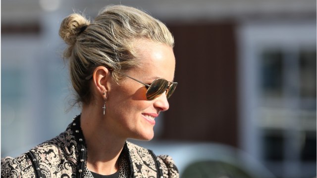 GALA VIDEO - PHOTO - Laeticia Hallyday et Pascal Balland, tout sourire, posent avec leur famille recomposée