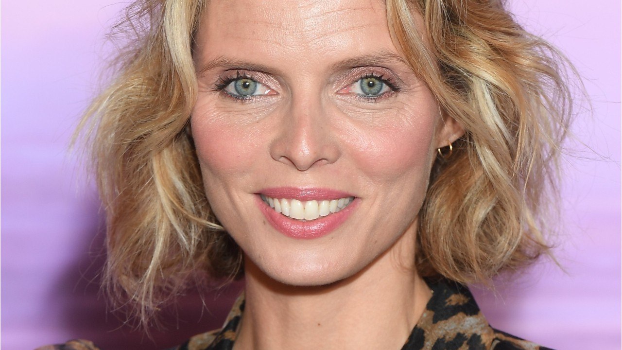 GALA VIDÉO - Miss France 2020, les candidates “mauvaises camarades” ? Sylvie Tellier a dû taper du poing sur la table